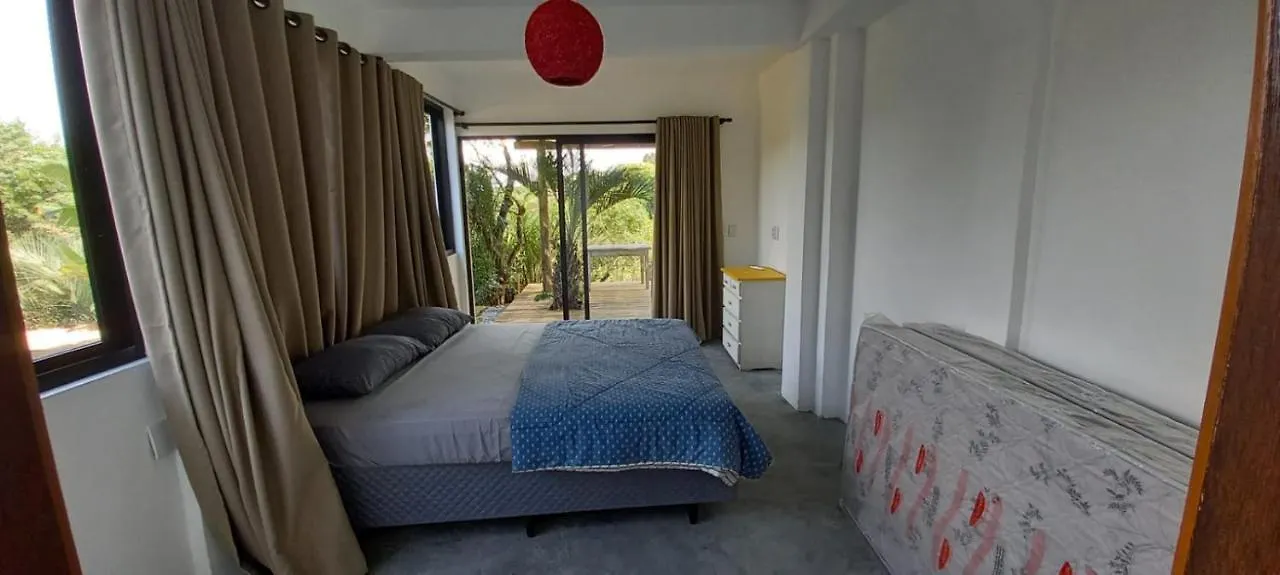 Villa Santorini Praia do Rosa com piscina e jacuzzi Brasile