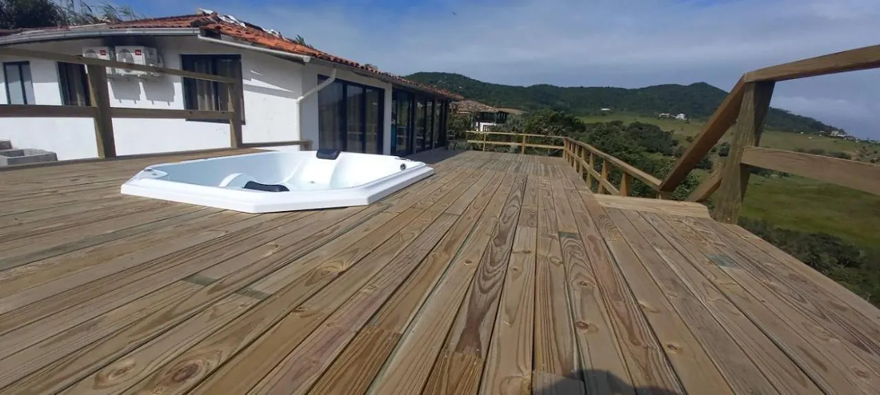 Villa Santorini Praia do Rosa com piscina e jacuzzi